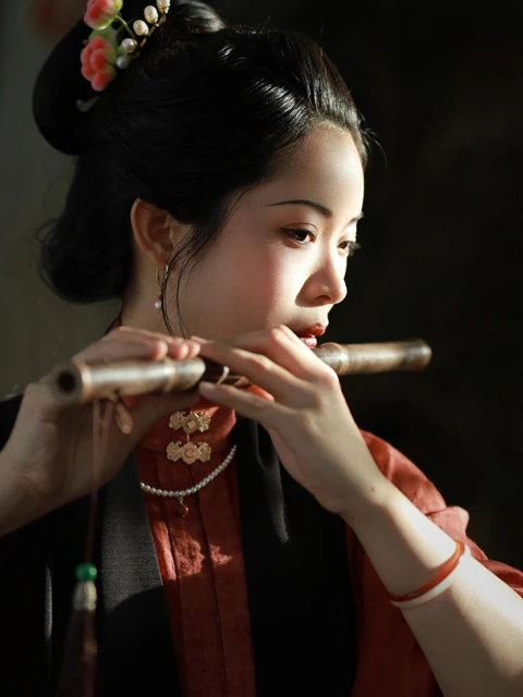 Featuring 9 Classic Chinese Instruments in Hanfu Photo Shoots-5