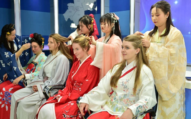 Wearing Hanfu and Meet the Rise of China-Chic-9