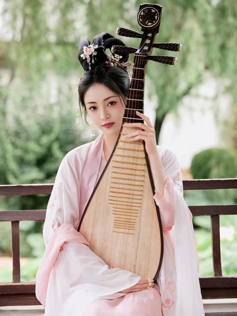 Featuring 9 Classic Chinese Instruments in Hanfu Photo Shoots-4