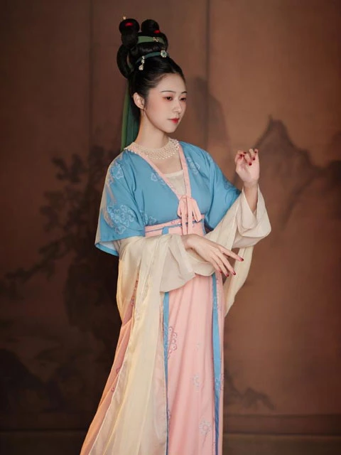 4 Stunning Tang Style Hanfu for Women That Look Pretty-3