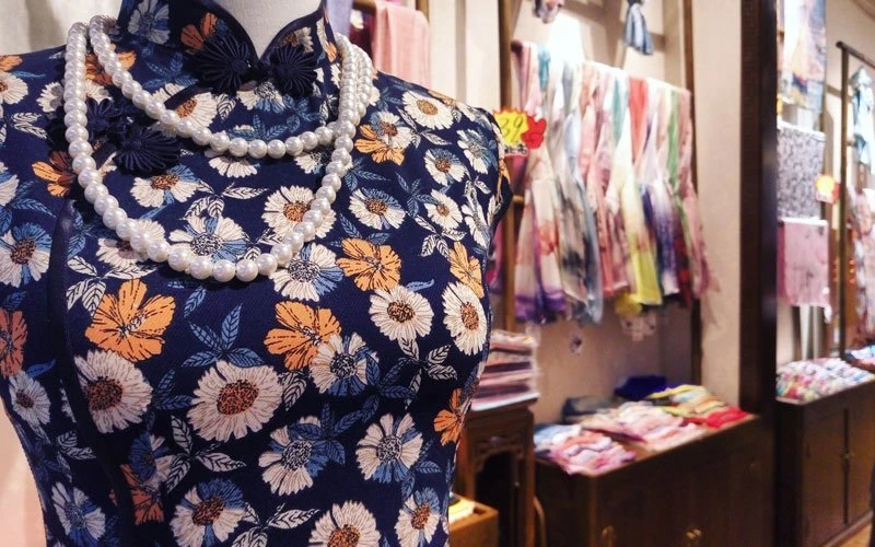 Tracing the Fascinating History of Cheongsam: From Qing Dynasty to Modern-28