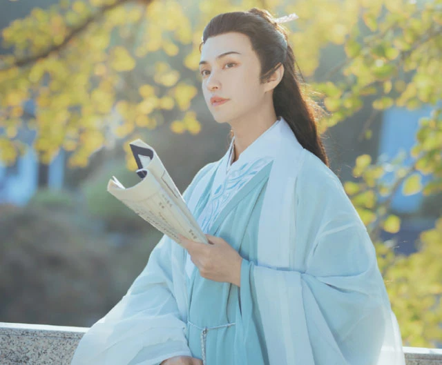 The Story Behind Chu Qi's Magical Hanfu Transfor-4