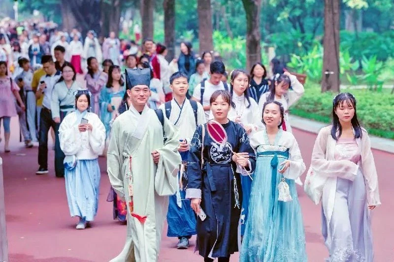 What is a Modern Hanfu? 2021 China's Fashion Guide-5