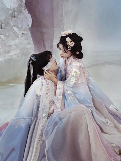 Spring into Romance: Recommended Hanfu Styles for Couples-16