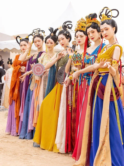 Dunhuang Style Costume Show in the Desert Grand Opening-3