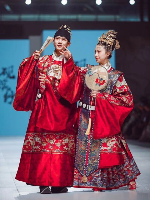 12 Latest Fashion Chinese Clothing Hanfu Styles in Runway-16