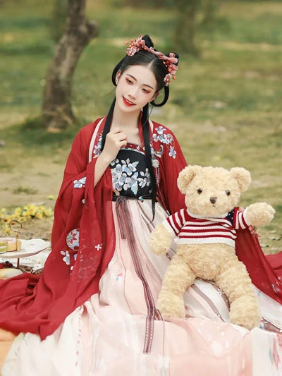 5 Recommended Girls Hanfu Suits for Chinese New Year-2