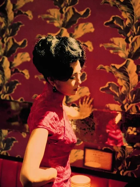 Unveiling the Beauty and History of the Iconic Qipao Dress-14