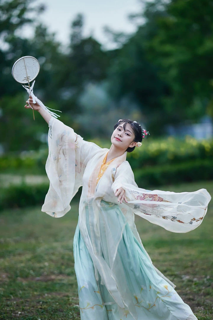 The Rise of Hanfu Entrepreneurship in Rural China-2