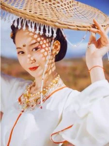 Wearing a Beautiful Chinese Clothing for Our Picnic!-10