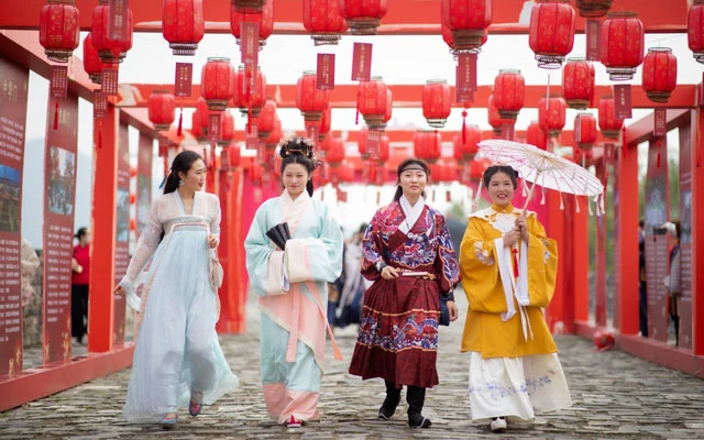 When Generation Z Meets Hanfu: What Are the Implications of This Cultural Craze?-2