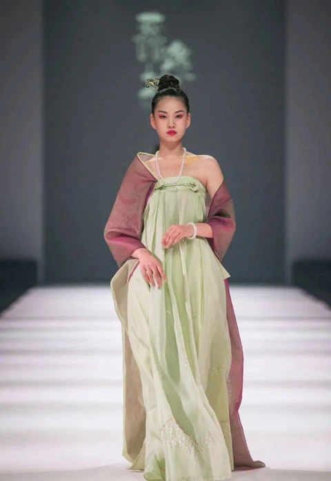 Chinoiserie in Shanghai Fashion Week Spring/Summer 2022-5