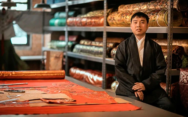 The Great Hanfu Craftsman Zhong Yi - Founder of Ming Hua Tang-2