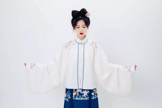 Dressing Course – How To Quickly Wear Chinese Hanfu: Ma Mian Skirt-12