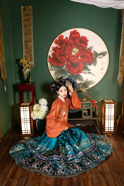 3 Colorful Winter Hanfu Wearing Styling for You-14