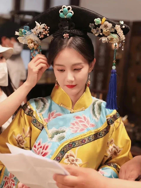 New Trend of Celebrities' Traditional Costume Styling-28