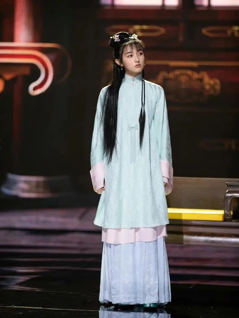 New Trend of Celebrities' Traditional Costume Styling-2