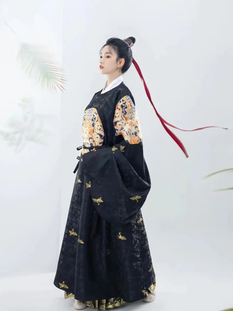 Traditional Hanfu Equally Suitable for Seniors-6