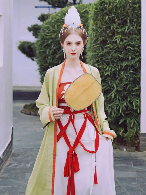 Can Foreigners Wear Hanfu? 3 Non-Chinese Ladies' Experience Tells You the Answer-11