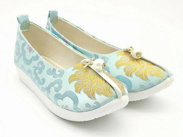 The 12 Beautiful Traditional Chinese Embroidered Shoes-7