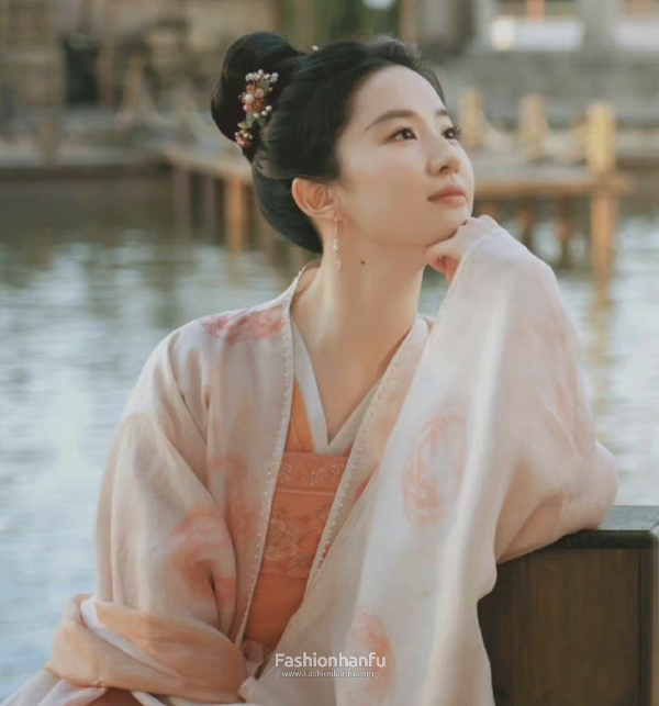 Song Dynasty Fashion From China's Most Popular Drama “Meng Hua Lu 梦华录” 2022-2