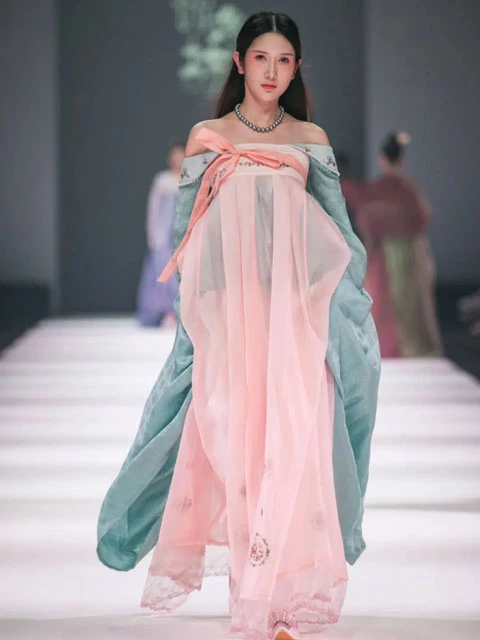 Chinoiserie in Shanghai Fashion Week Spring/Summer 2022-4