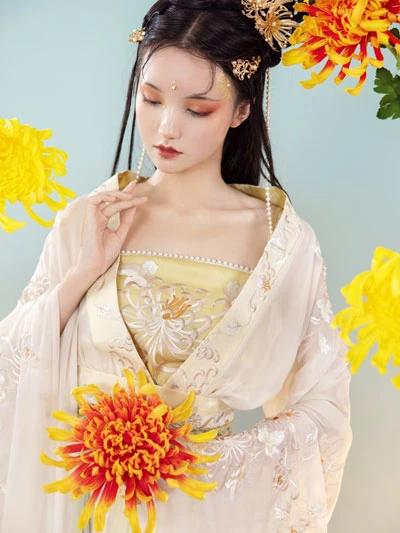 Flowers to Highlight Your Spring Hanfu Attire-34