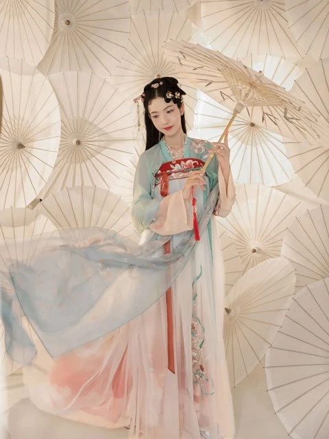 Chinese Girls Hanfu Style Suitable for Spring