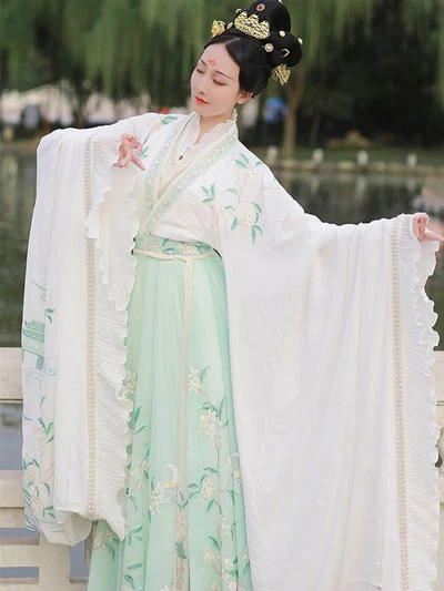 Flowers to Highlight Your Spring Hanfu Attire-29