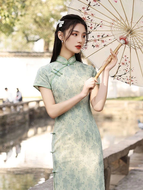 Chinese Cheongsam Lapel Forms: Characteristics and Occasions to Wear Them-7