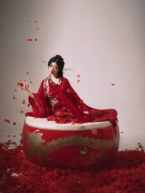 Featuring 9 Classic Chinese Instruments in Hanfu Photo Shoots-10