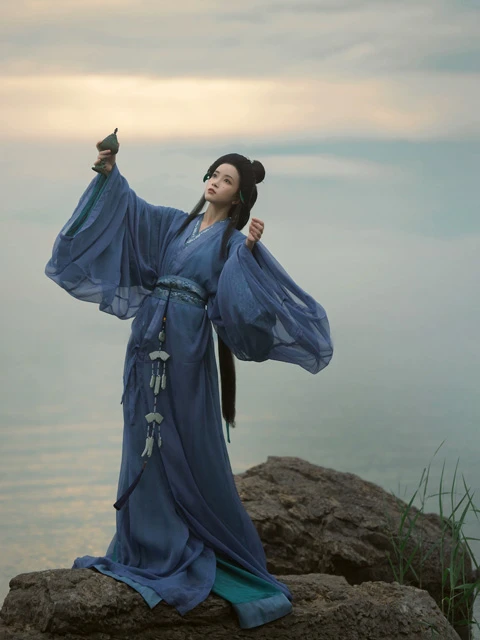 Unveiling the Traditional Hanfu Warring States Robe-10