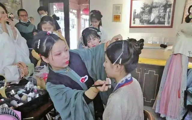 Shu Qiuhong - Turning a Love of Hanfu Into a Career-9