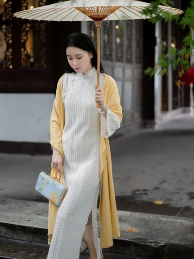 The Perfect Accessories to Elevate Your Cheongsam Outfit-7