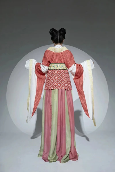 Stunning Hanfu Photography that Transports You into the Glamorous World of Ancient China-11