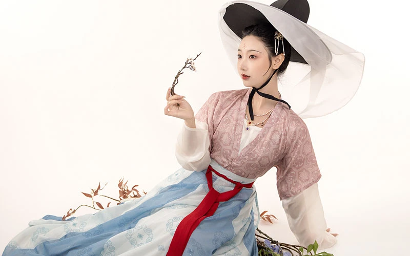 4 Unique Hanfu Inspired Suit for Everyday Wear-16