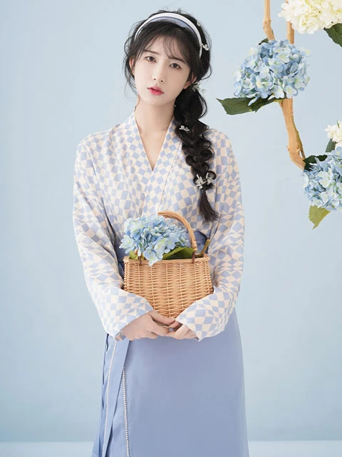 4 Simple Hanfu Hair Styles to Match Modern Hanfu Easily-10