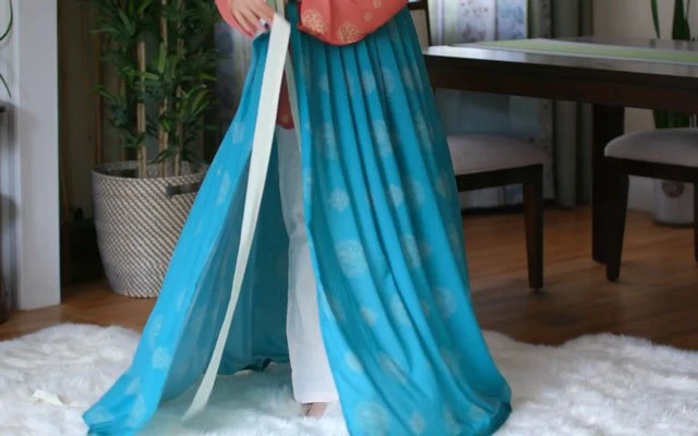 How to Wear Hanfu (3) – Tang Dynasty Qiyao Ruqun-6