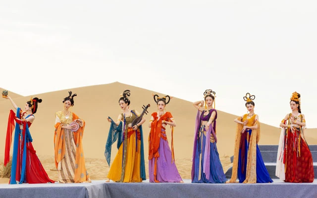 Dunhuang Style Costume Show in the Desert Grand Opening