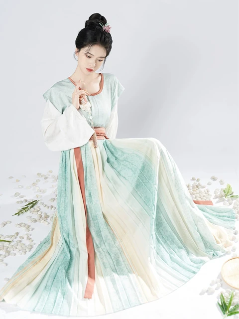 Discovering 8 Hanfu Color Styles: Timeless Elegance in Traditional Dress-27