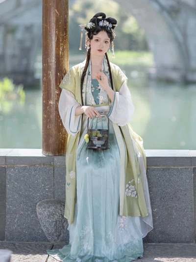 10 Latest Sets of Sweet Chinese Hanfu for Lovers-32