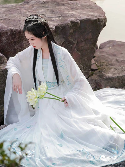 Flowers to Highlight Your Spring Hanfu Attire-23