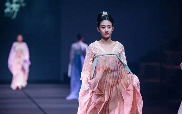 Chinoiserie in Shanghai Fashion Week Spring/Summer 2022-2