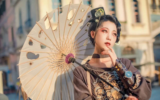 Hanfu in 2077? Post-95 Girl Made Cyberpunk Style Chinese Clothes-8