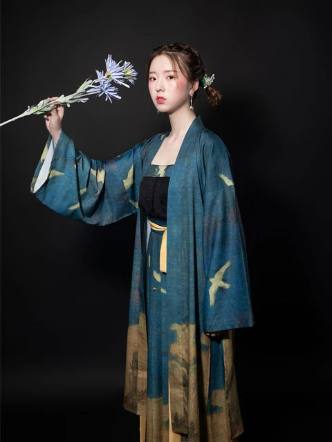 The Integration of Artifacts and Hanfu - [1]-10