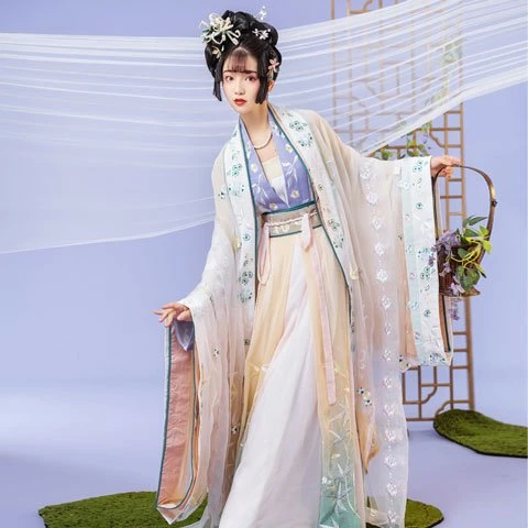 4 Sets of Gorgeous Hanfu Women Suits for 2021-18