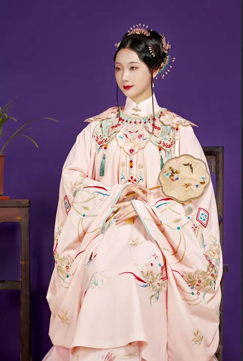 Who Is the First Person to Start a Hanfu Store in China?-3