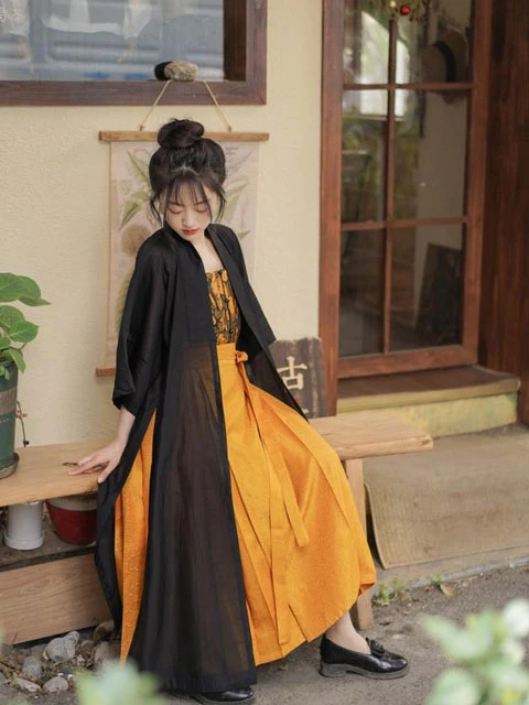 How to Match Hanfu Outfits for the Workday-13