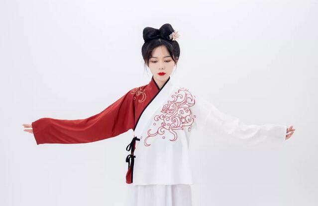 Dressing Course – How To Wear A Cross Collar Hanfu Dress Quickly-4