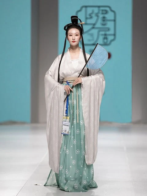 12 Latest Fashion Chinese Clothing Hanfu Styles in Runway-10